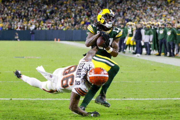 Rodgers sets team record as Packers hold off Browns 24-22